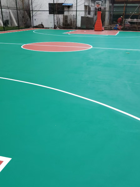 泉港 球场长期使用易出现地面开裂